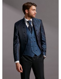 Traje de novio con brocado tornasol