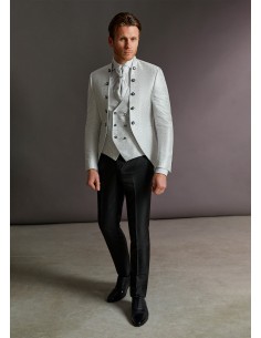 Traje de novio blanco imperial con doble boton