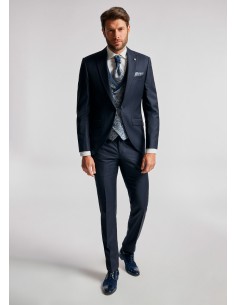 Traje de novio azul noche aristocrático