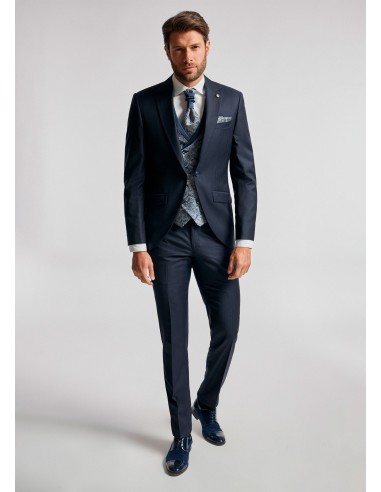 Traje de novio azul noche aristocrático