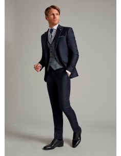 Traje de novio azul silueta refinada