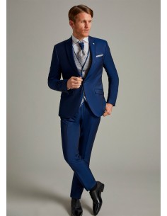 Traje de novio azul royal